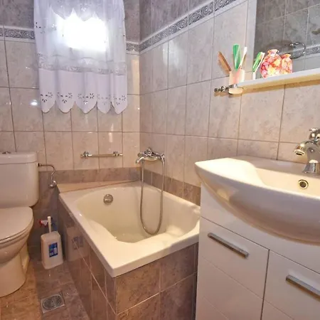 Traditional House With Amazing View Daire Chlomos