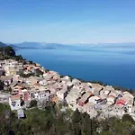 Traditional House With Amazing View Apartment *