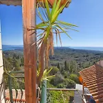 Traditional House With Amazing View Apartment Chlomos