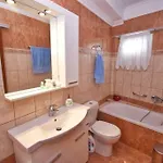 Traditional House With Amazing View Χλομός
