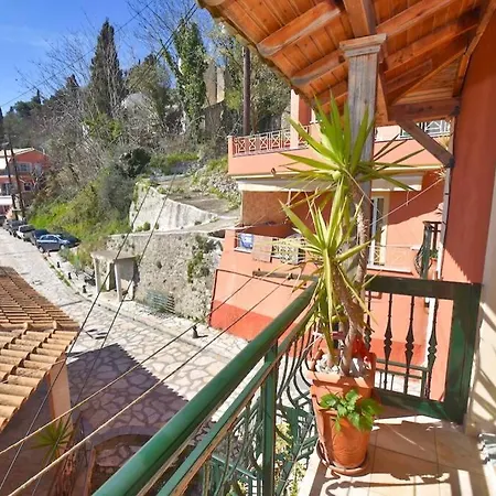 Traditional House With Amazing View Apartmán