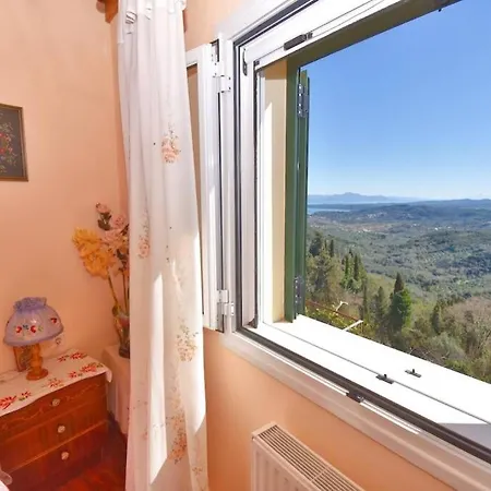 Traditional House With Amazing View Apartmán Chlomos